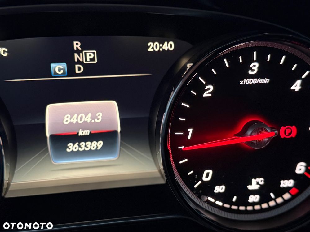 Mercedes-Benz Klasa E 220 d 4-Matic 9G-TRONIC - 28