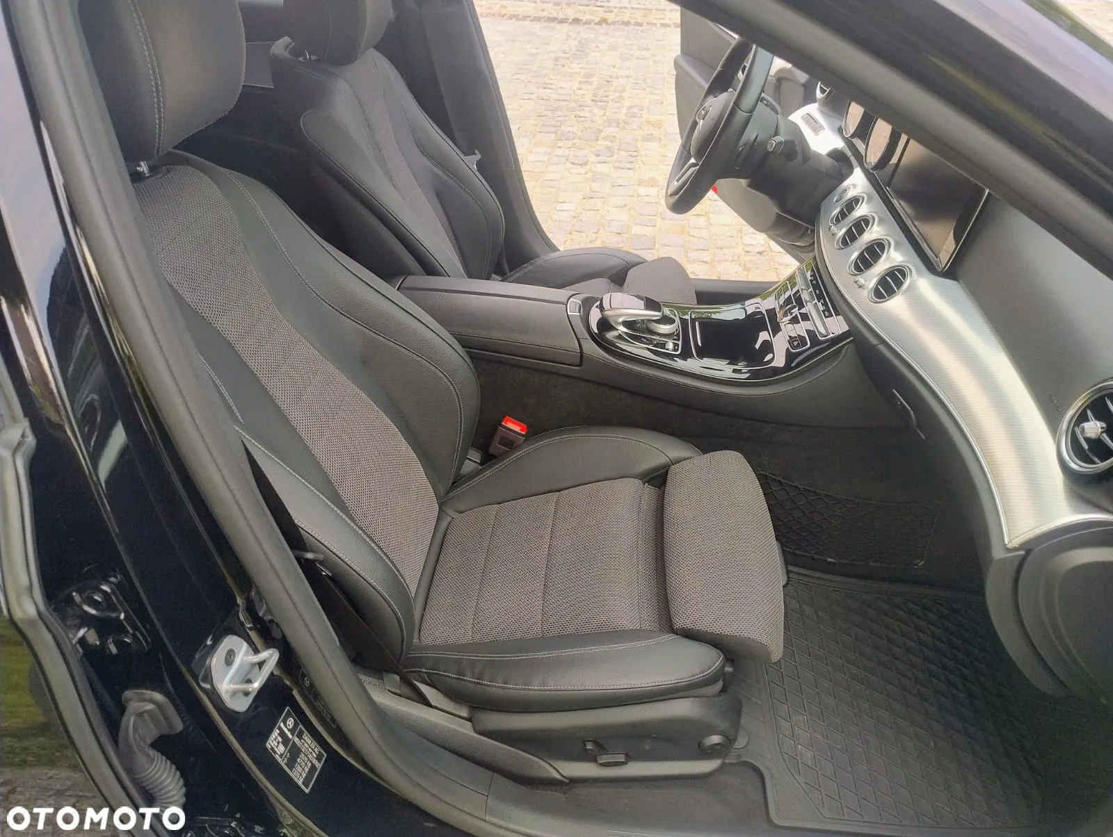 Mercedes-Benz Klasa E 220 d 4-Matic All-Terrain - 22