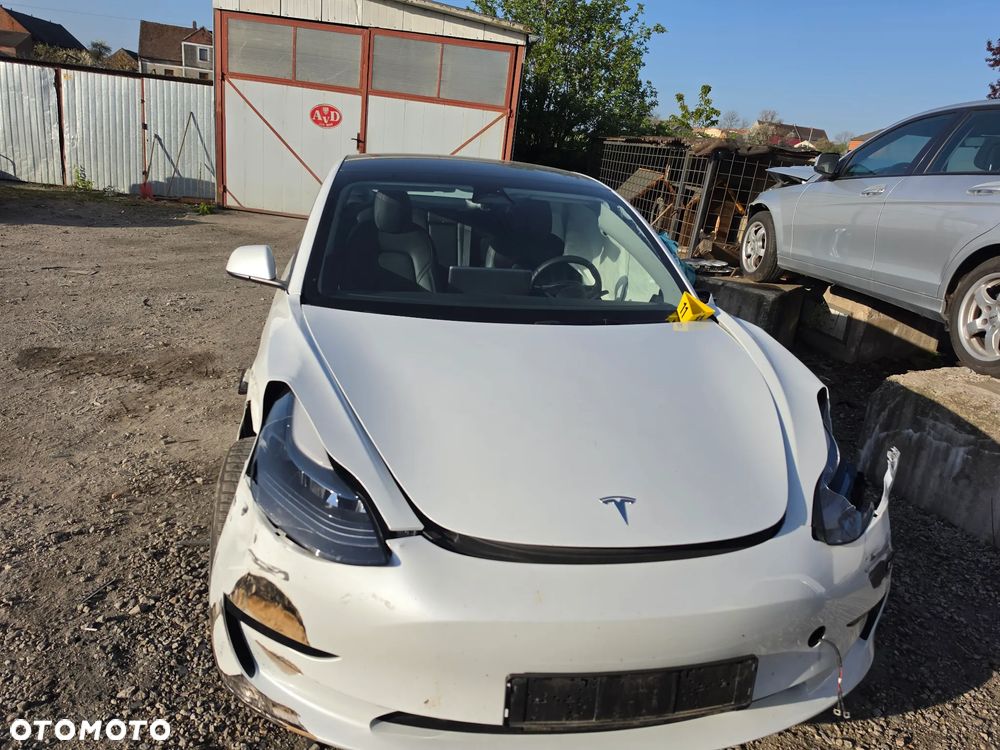 Tesla Model 3 - 18