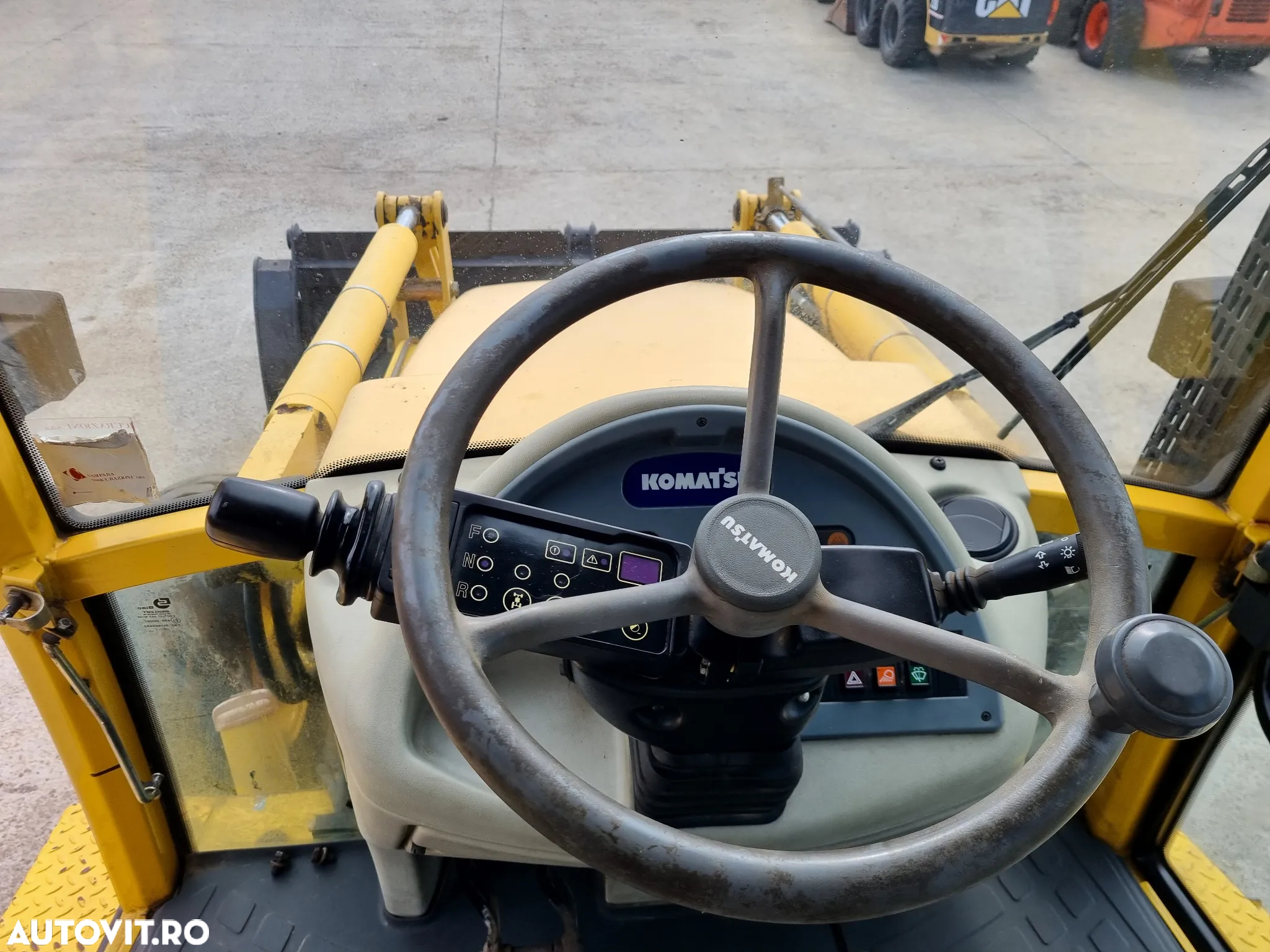 Komatsu WB97 R-2 - 12
