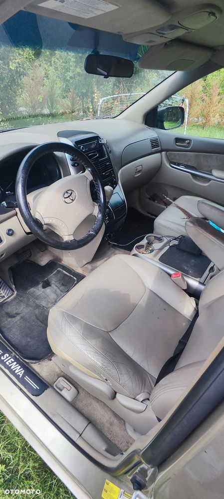 Toyota Sienna - 8