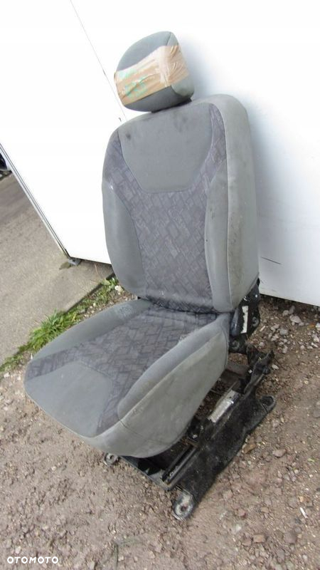 TRAFIC VIVARO II FOTEL KIEROWCY LEWY 06- - 3