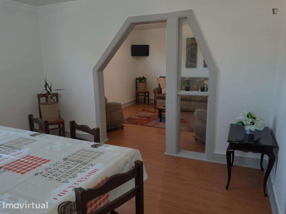 Quarto - localizado em Baixa de Santa Clara Coimbra - Grande imagem: 4/12