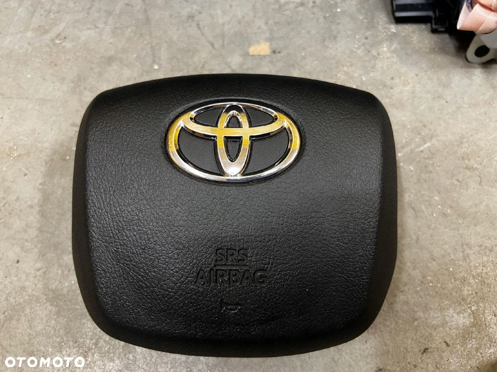 KOMPLET DESKA ROZDZIELCZA KOKPIT KONSOLA 2X PODUSZKI TOYOTA HILUX VIII 8 - 10