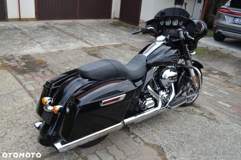 Harley-Davidson Touring Street Glide - 34