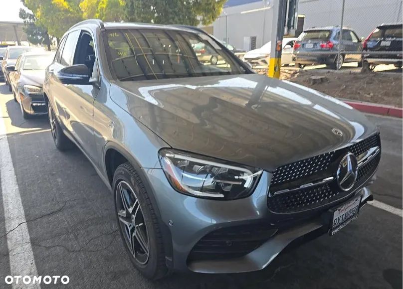 Mercedes-Benz GLC 300 4Matic 9G-TRONIC AMG Line - 2