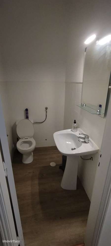 T3 com varanda, ar condicionado e cozinha separada - Grande imagem: 5/10