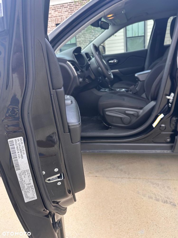 Jeep Cherokee 2021 photo 3