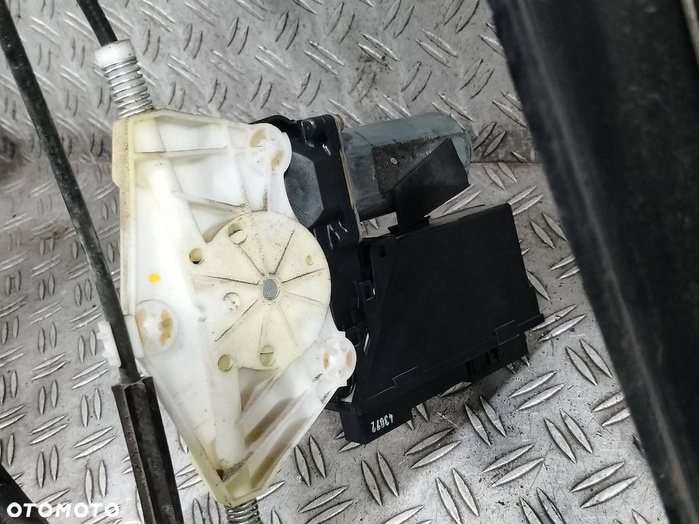 PODNOŚNIK SZYBY PRAWY PRZÓD ZE STELAŻEM AUDI A2 8Z0837754A       8Z1959802 - 6