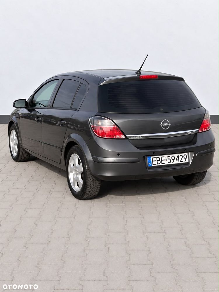 Opel Astra 2009 photo 4