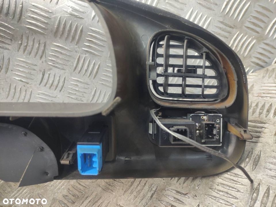 RAMKA KONSOLI ŚRODKOWEJ PANEL NAWIEWU SPECTRA I - 5