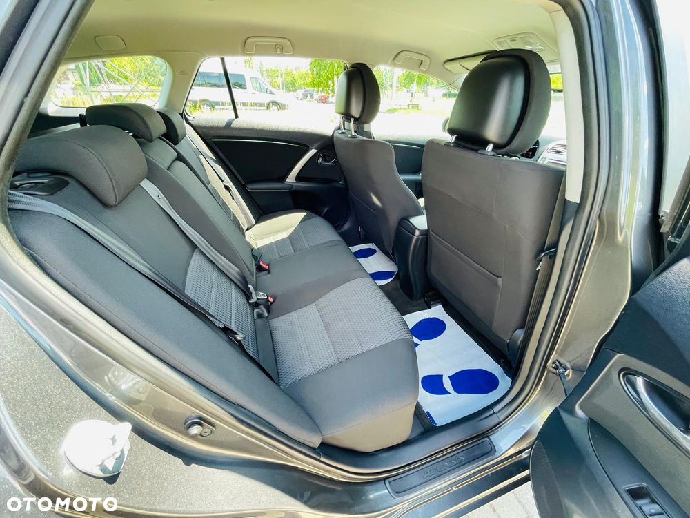 Toyota Avensis 1.8 Executive - 11