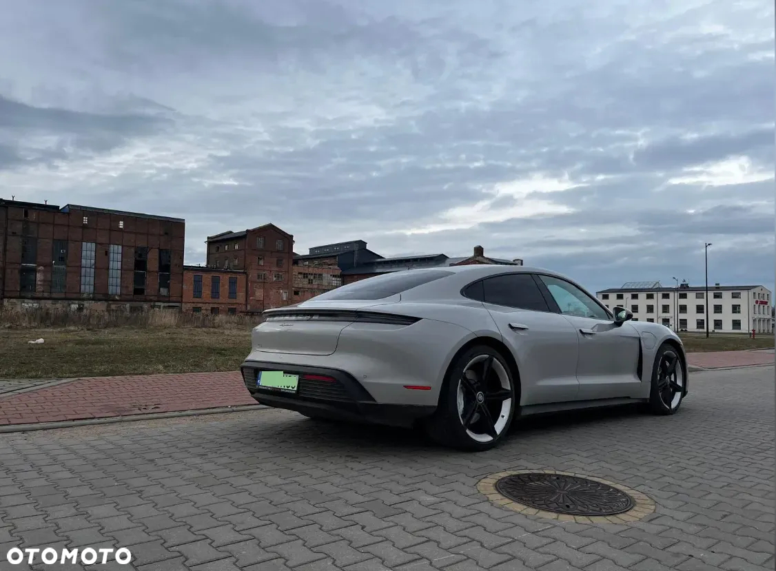 Porsche Taycan Performance Plus - 8