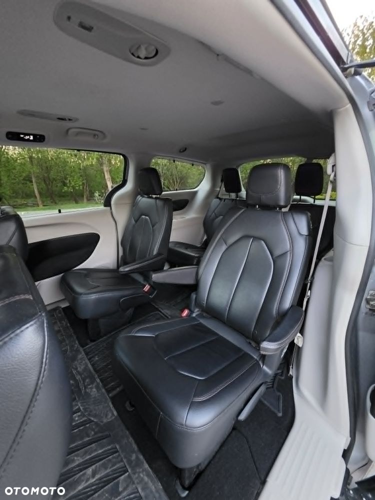 Chrysler Pacifica - 7