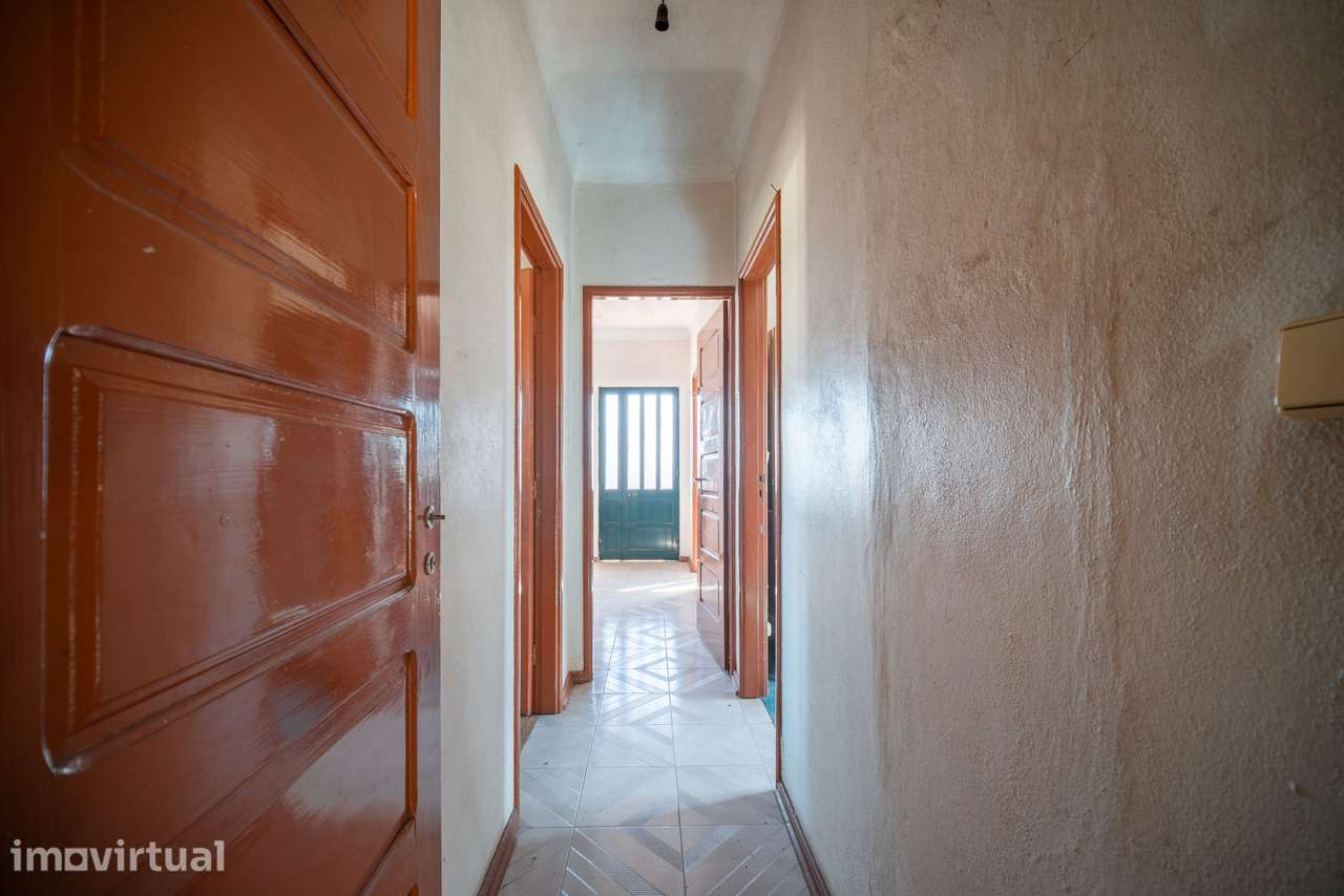Moradia inserida numa área total de terreno de 2.643 m², em Galegos Sa - Grande imagem: 5/44