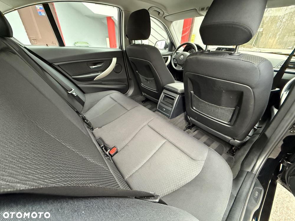 BMW Seria 3 316d - 27