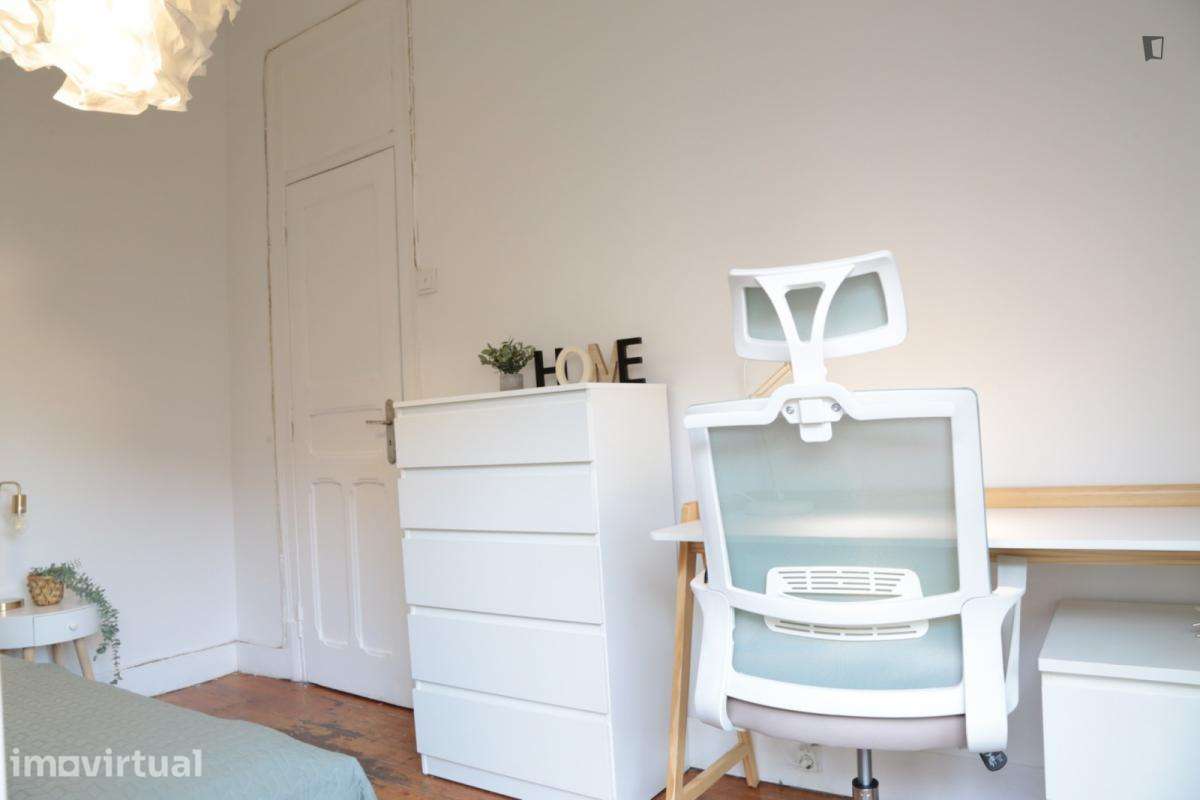 Quarto - localizado em Alameda Lisbon - Grande imagem: 3/26