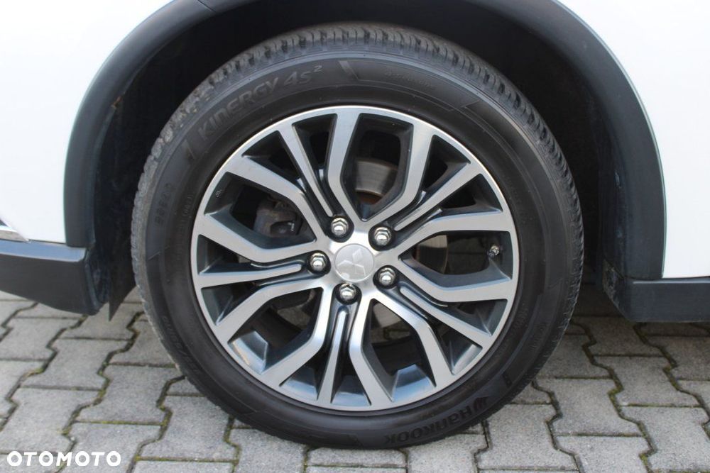 Mitsubishi Outlander - 10