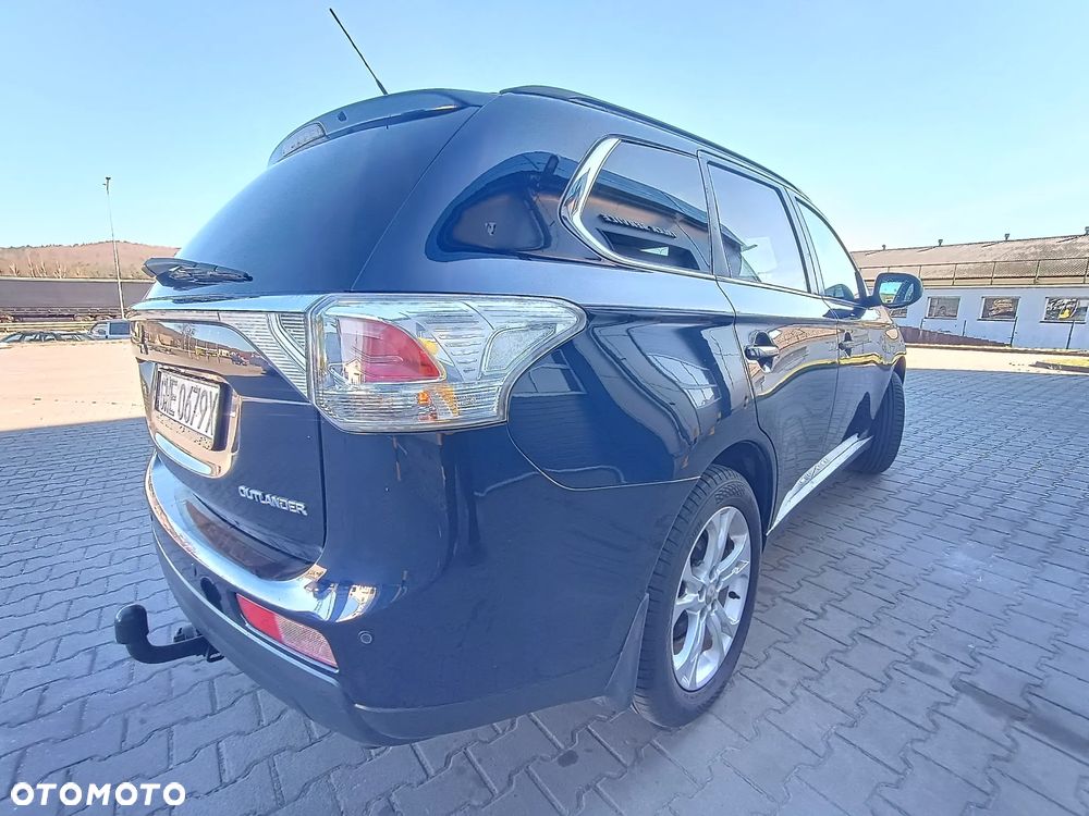 Mitsubishi Outlander 2.2 DI-D 4WD Automatik Instyle - 23