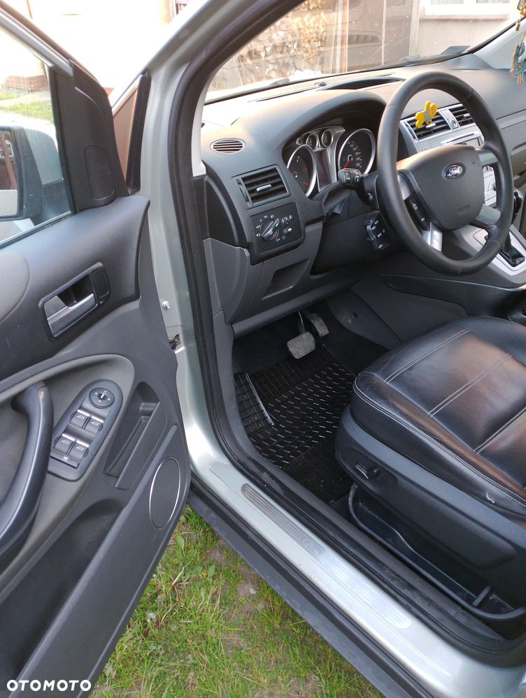 Ford Kuga 2.0 TDCi 4x4 Titanium - 12