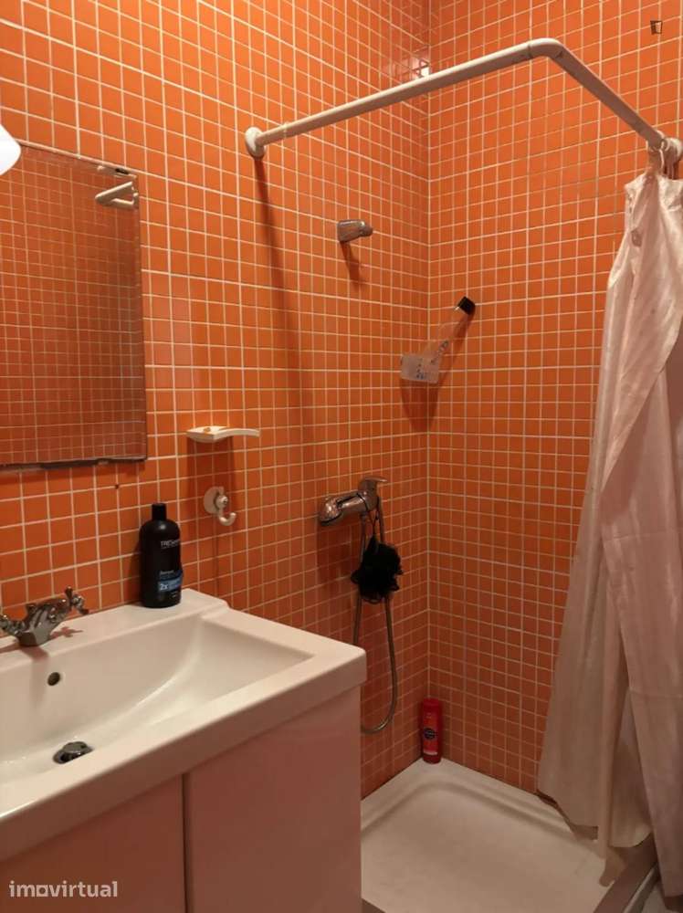 Quarto - localizado em Paranhos Porto - Grande imagem: 2/32