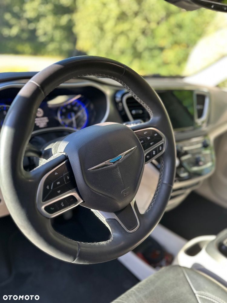 Chrysler Pacifica - 15