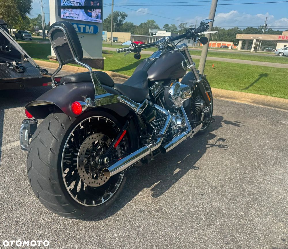 Harley-Davidson Softail Breakout - 13