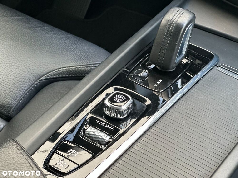 Volvo XC 60 B5 B AWD Momentum Pro - 32