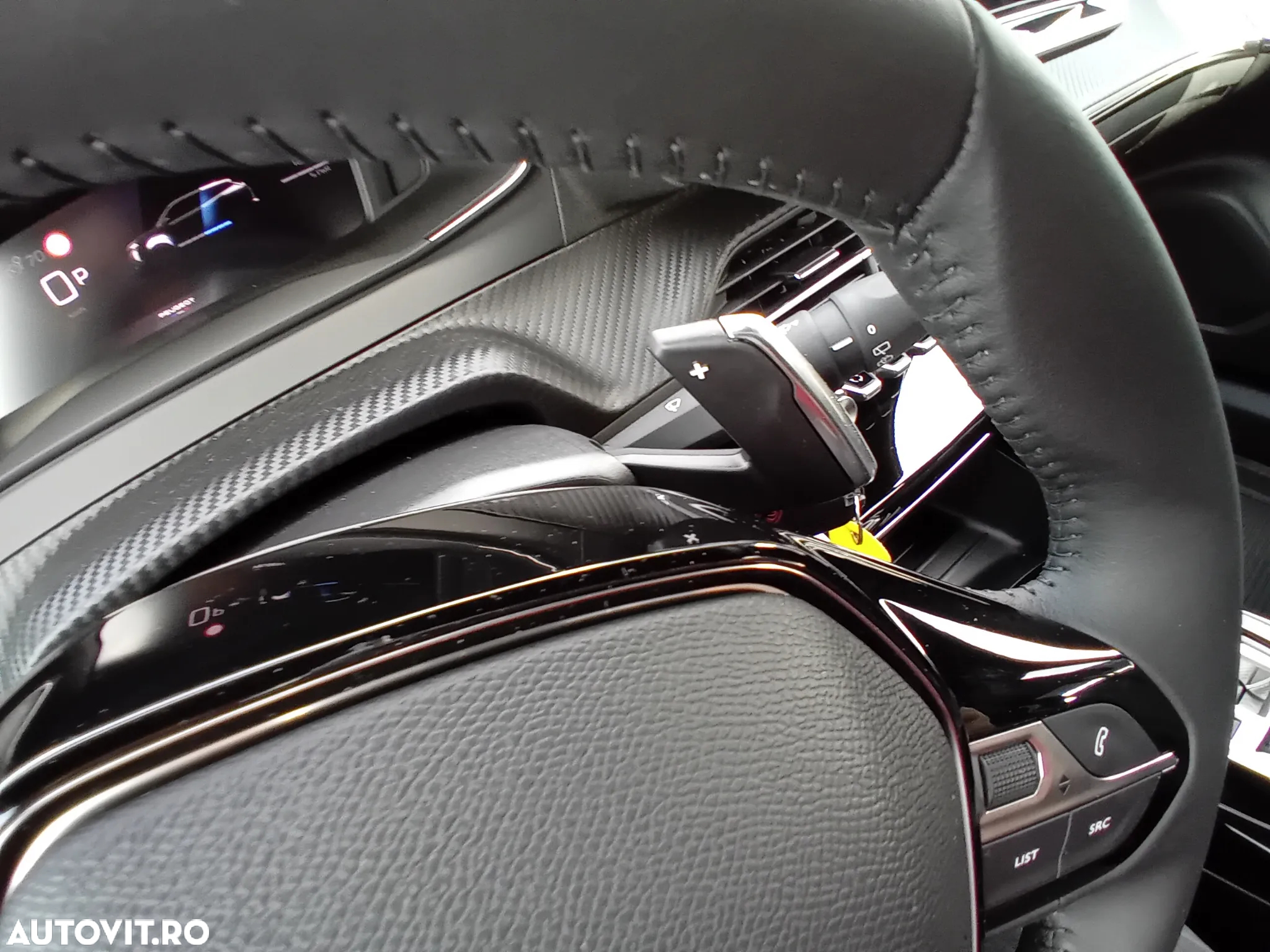 Peugeot 2008 Hybrid 145 e-DSC Allure - 27