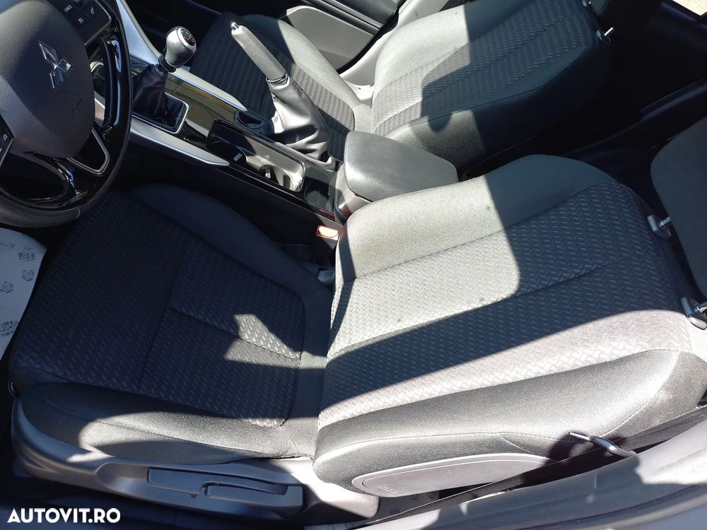 Mitsubishi Eclipse-Cross 1.5-litre 16-valve DOHC MIVEC Inform - 17