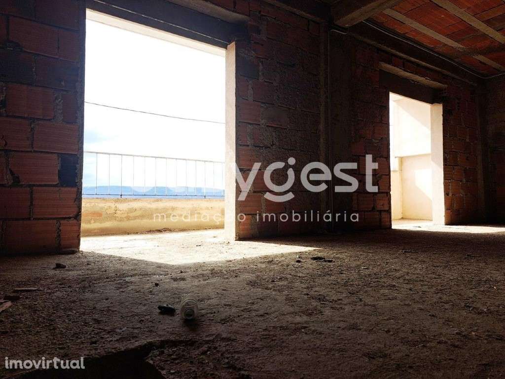 Apartamento para recuperar, com garagem em Torre de Moncorvo - Grande imagem: 2/12