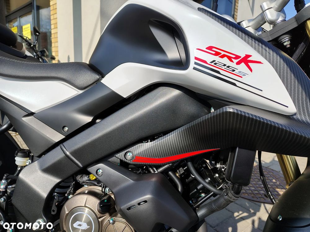 QJMOTOR SRK 125S - 17