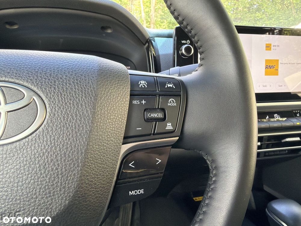 Toyota Camry - 18