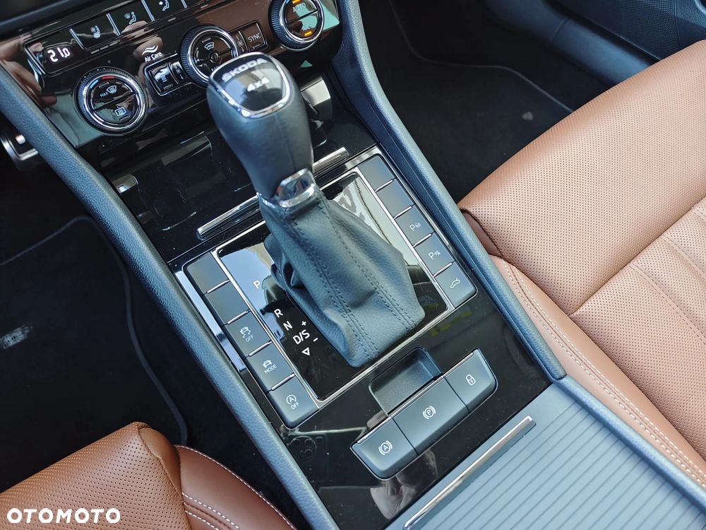 Skoda Superb 2.0 TSI 4x4 DSG L&K - 16