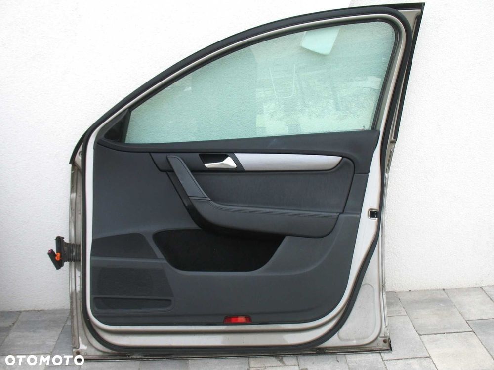 VW Passat B7 10-14r Drzwi prawe przód kompletne lakier LC8Y - 6