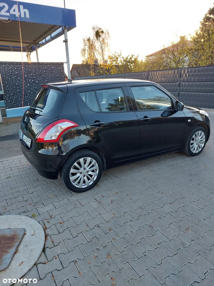 Suzuki Swift 2010 photo 3