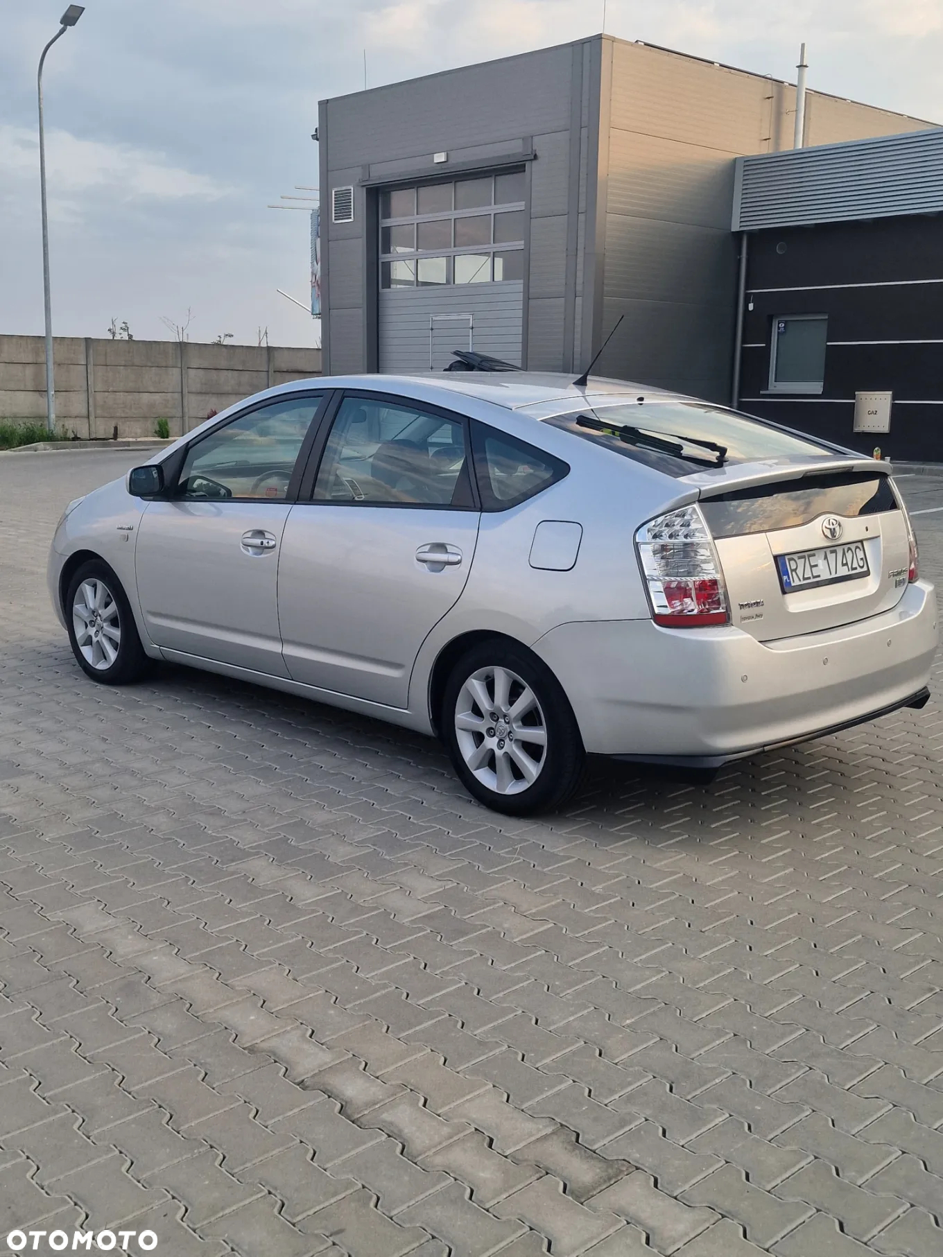 Toyota Prius (Hybrid) Executive - 6
