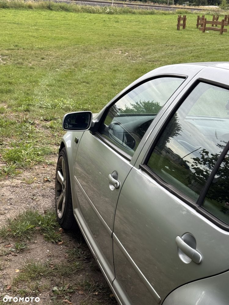 Volkswagen Golf - 2
