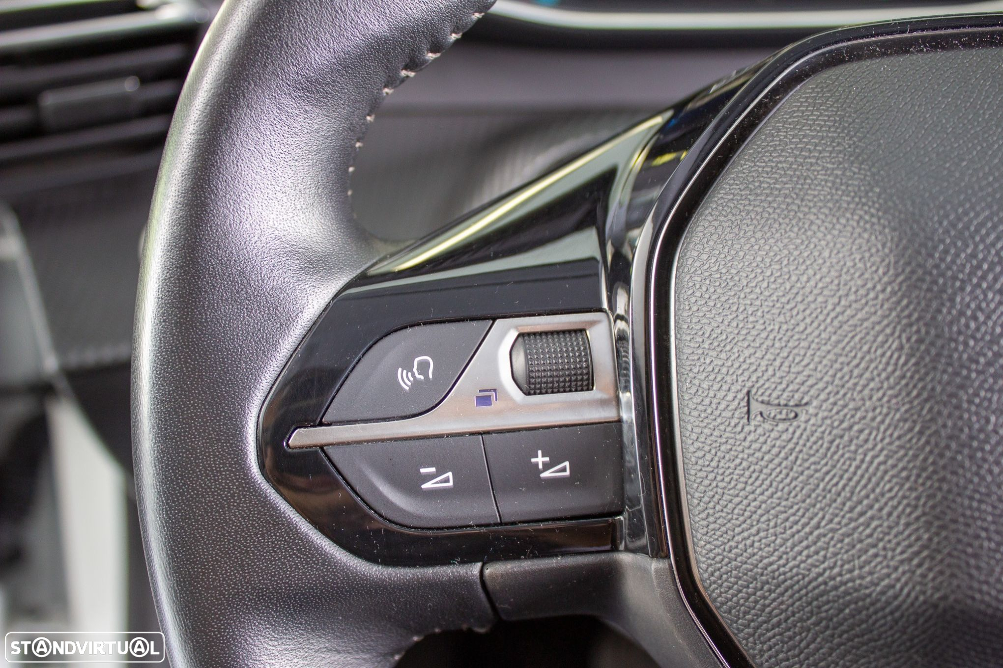 Peugeot e-208 Allure Pack - 13