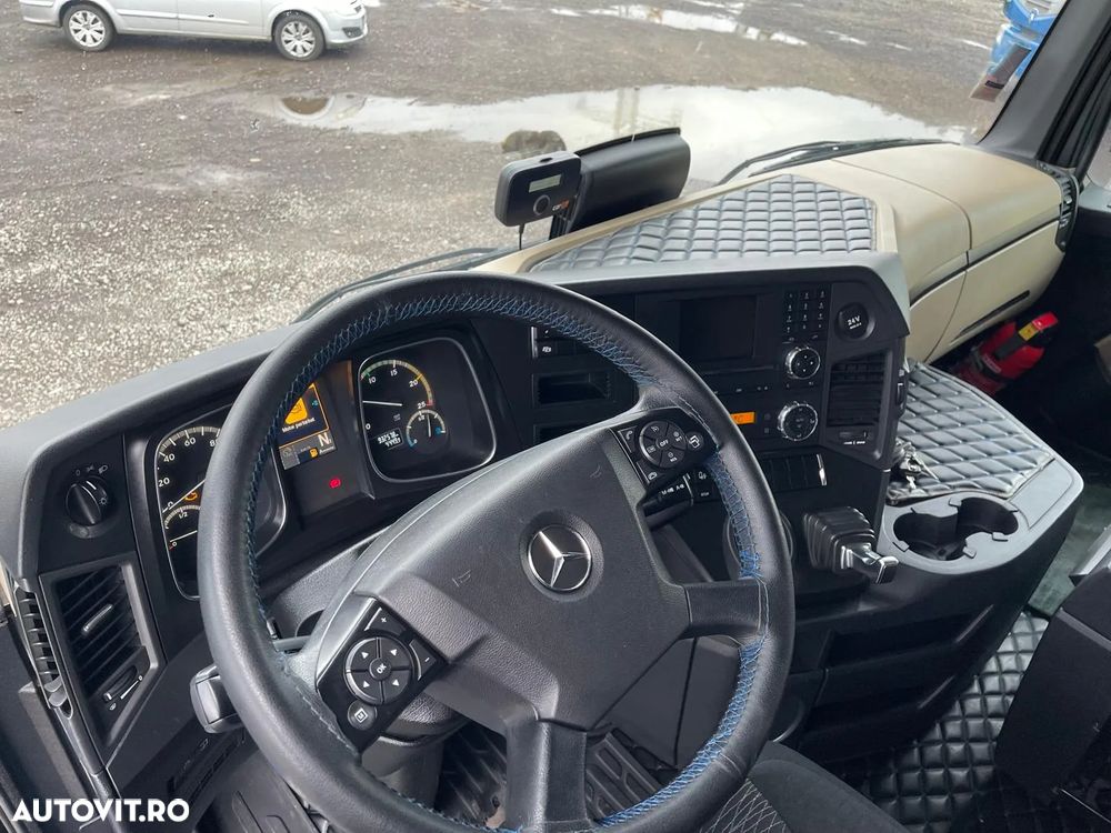 Mercedes-Benz ACTORS - 26