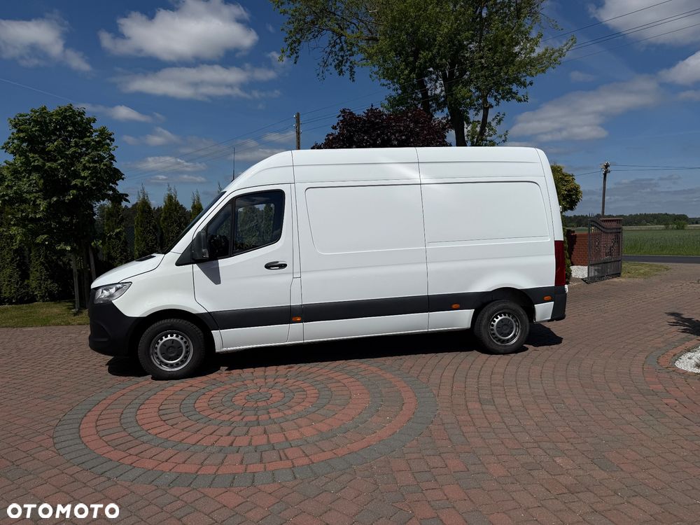 Mercedes-Benz Sprinter - 2