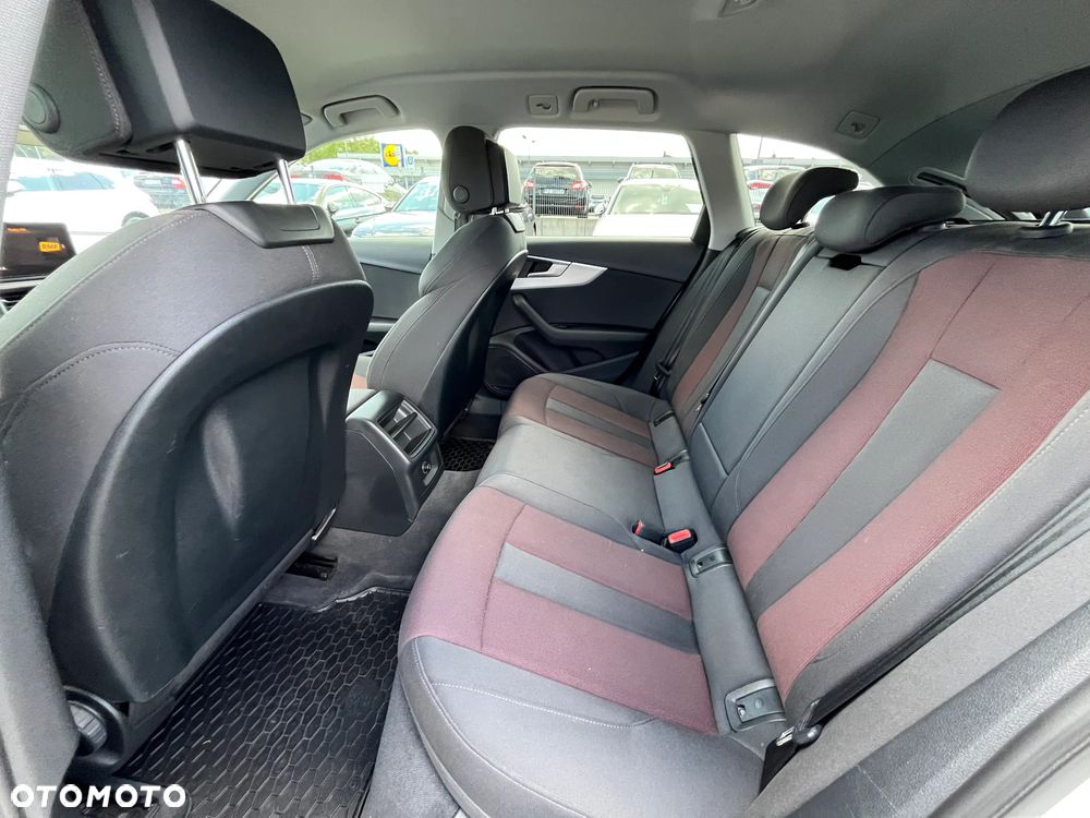 Audi A4 Avant 35 TDI Sport S tronic - 13