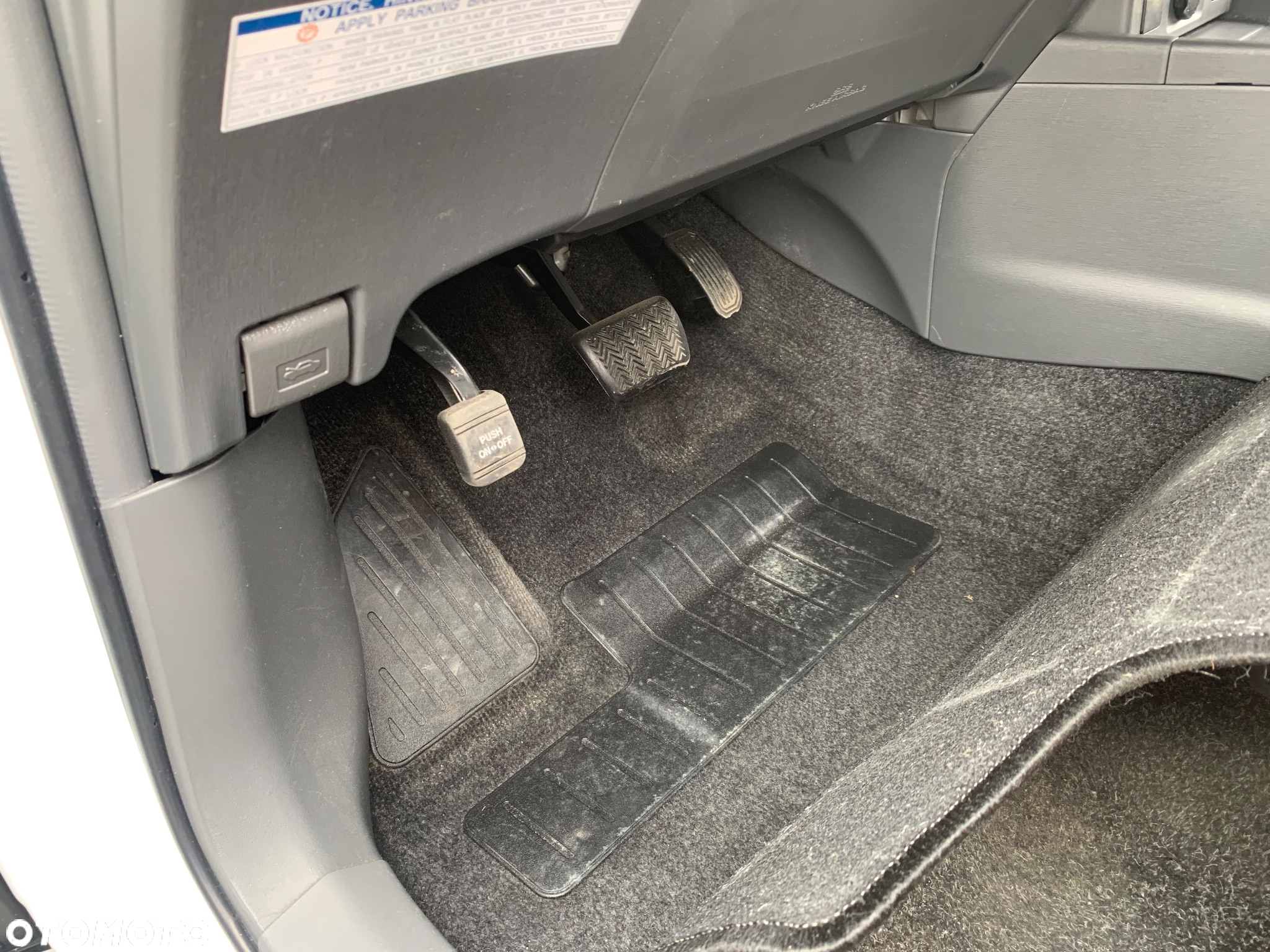 Toyota Prius+ (Hybrid) - 27