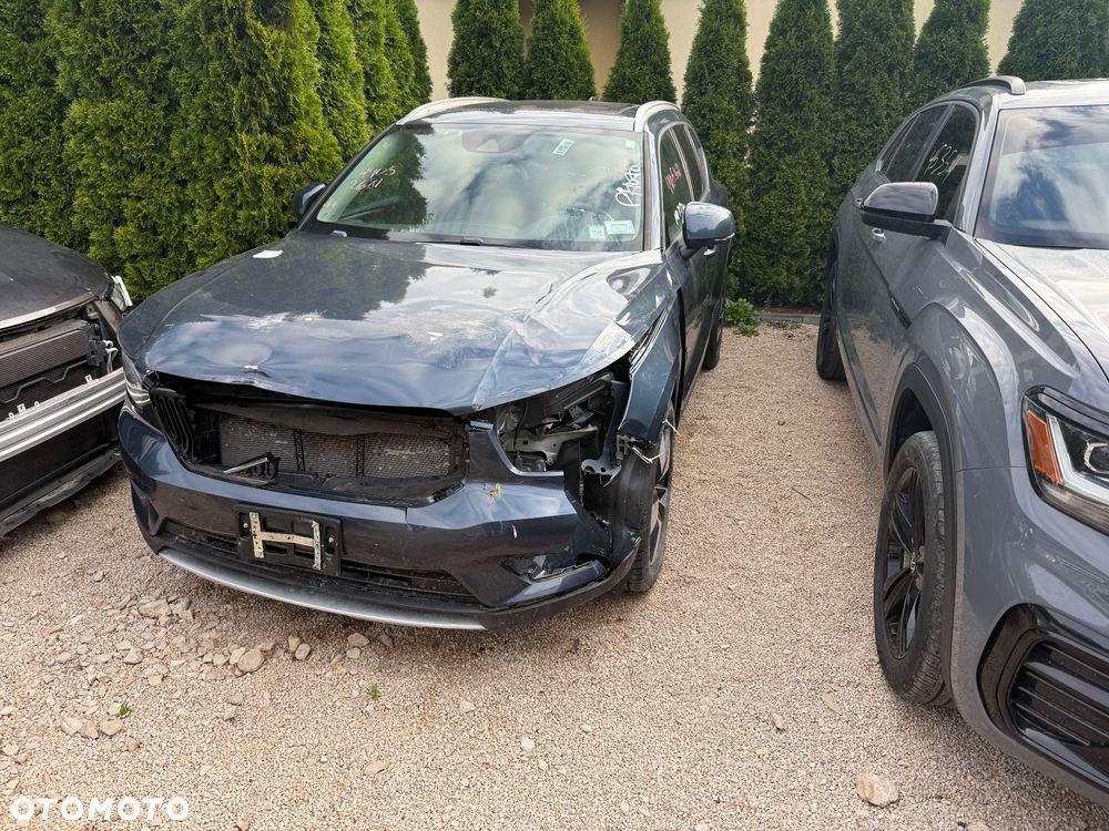 Volvo XC 40 T5 AWD Momentum - 2
