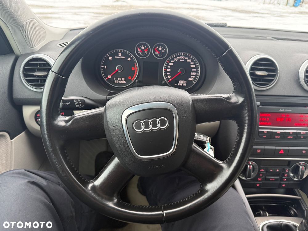 Audi A3 Sportback 1.6 TDI DPF S line Sportpaket - 23