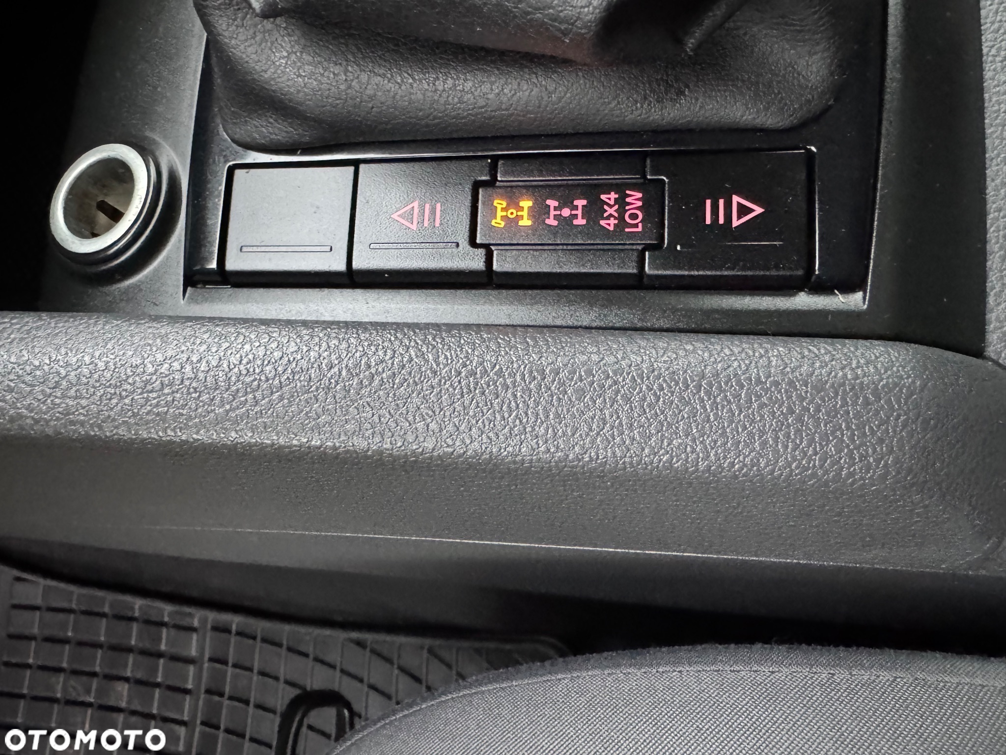 Volkswagen Amarok 2.0 TDI 4MOTION BMT - 30