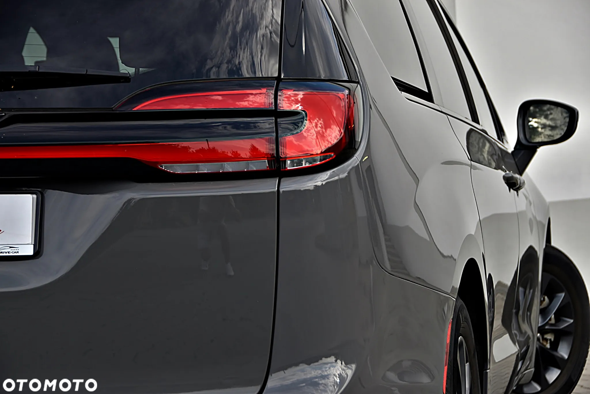 Chrysler Pacifica - 8
