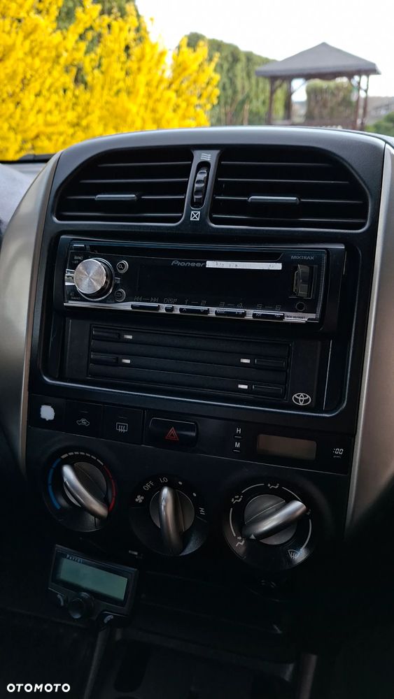 Toyota RAV4 1.8 VVT-i Terra 2WD - 26