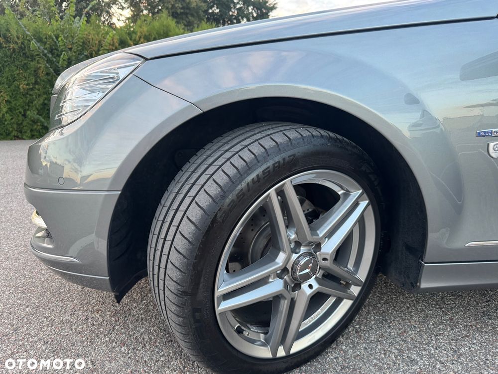 Mercedes-Benz Klasa C 200 CGI BlueEff Avantgarde - 22