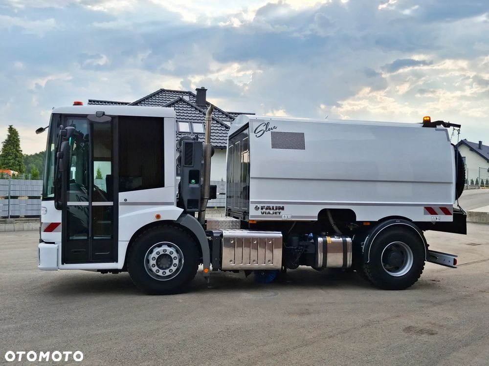 Mercedes-Benz Econic 1827 Zamiatarka FAUN Viajet EURO 6 PM10 Dodatkowy Silnik W Zabudowie Dodatkowa Szczotka Odchwaszczarka Dodatkowy Zbiornik Wody Rura do Liści Studzienek Samochód Jak Nowy 860 km Przebiegu 2023 Rok Zamiatarka Uliczna - 13